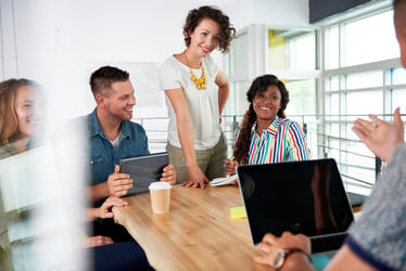 A group of professionals in a collaborative meeting, discussing financial strategies and solutions. The setting is a modern conference room, highlighting teamwork and expertise in navigating rising interest rates and variable loans.